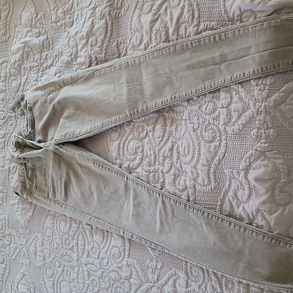 Jegging pants